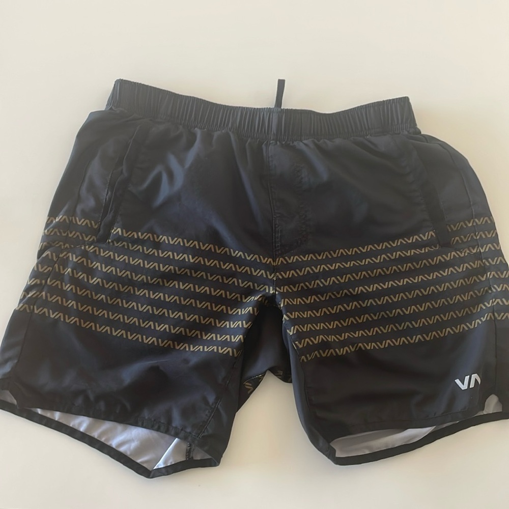 RCVA 7 inch small shorts black and yellow